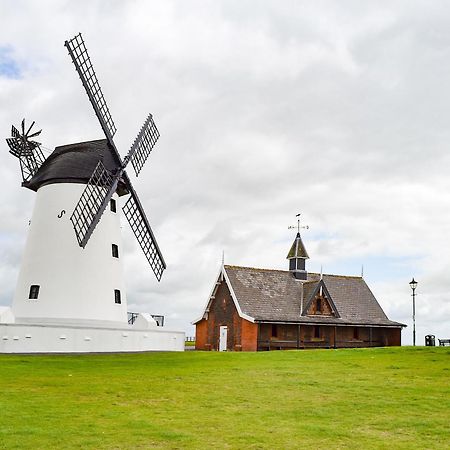 Commonside Cottage Lytham St Annes Buitenkant foto